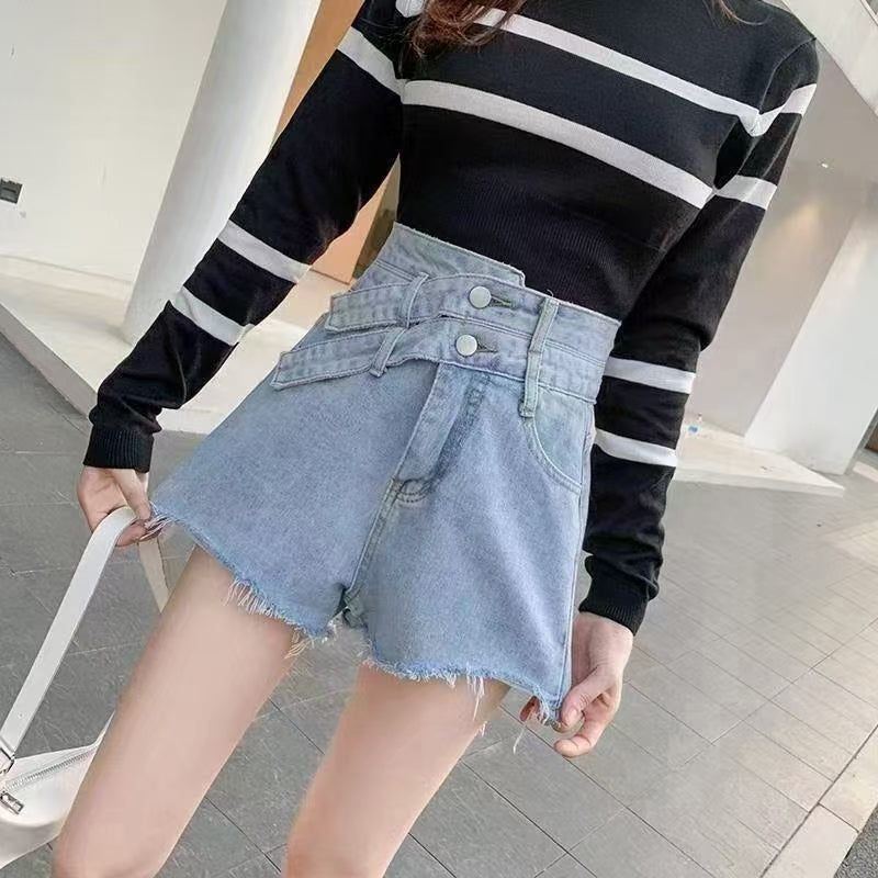 High-waisted irregular short jeans